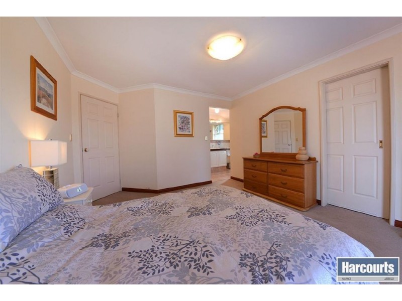 2 Woodbury Mews, Landsdale WA 6065