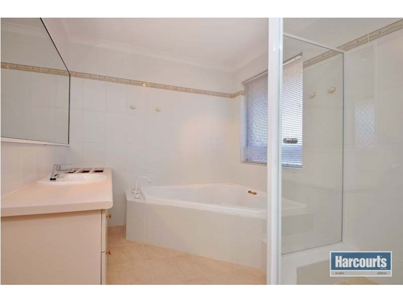 4 Barrier Green, Ocean Reef WA 6027