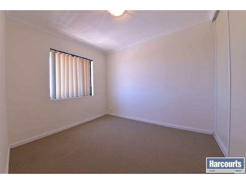 7/5 Eastleigh Loop, Currambine WA 6028