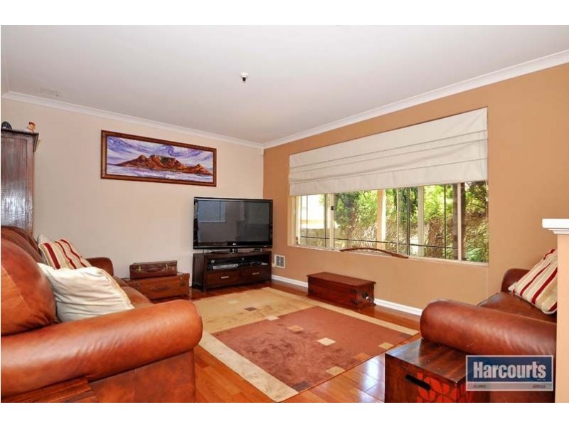 19 Serpentine Gardens, Clarkson WA 6030