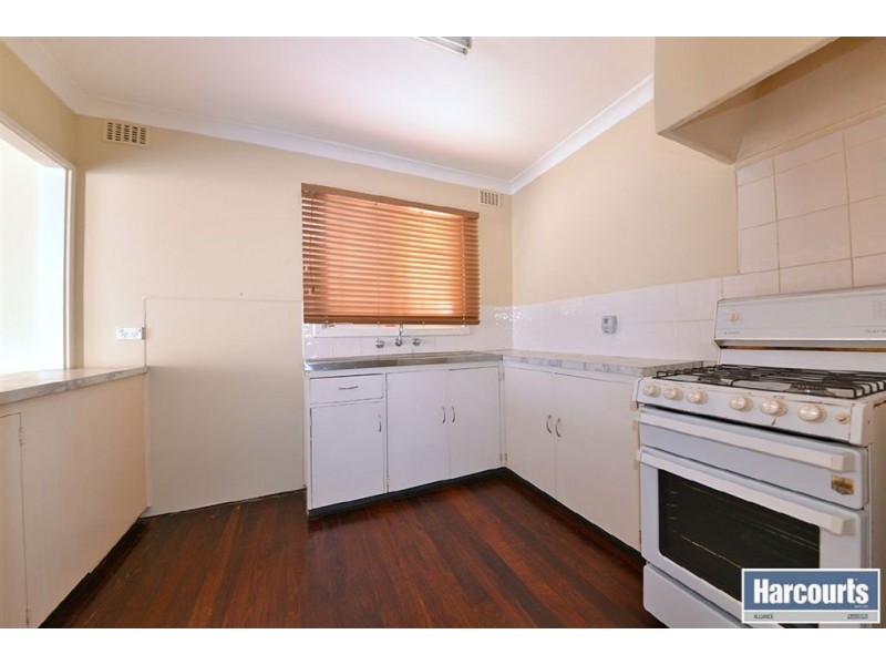27 Brecknock Way, Girrawheen WA 6064