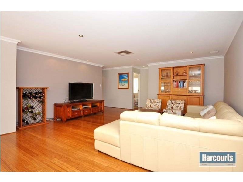 14 Wilmot Bend, Madeley WA 6065