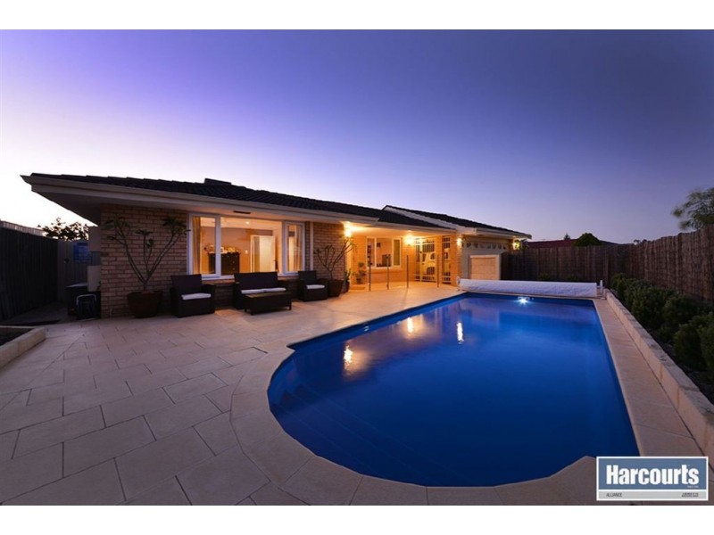 8 Vilamour Close, Currambine WA 6028