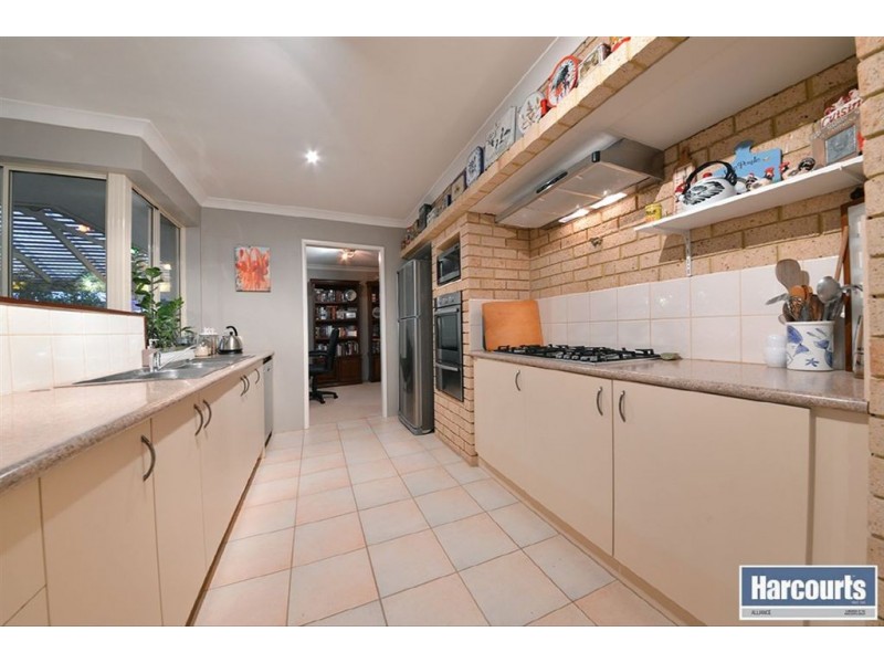 8 Vilamour Close, Currambine WA 6028
