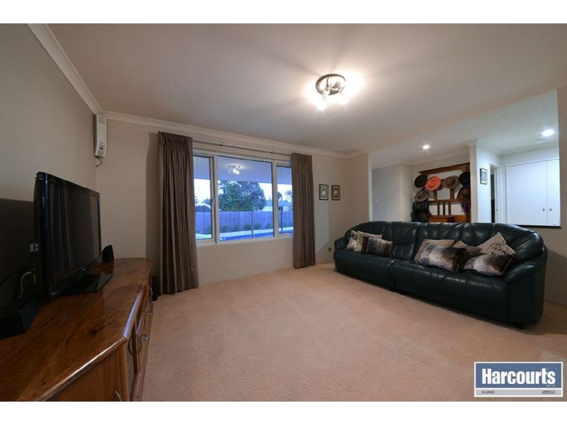 8 Vilamour Close, Currambine WA 6028