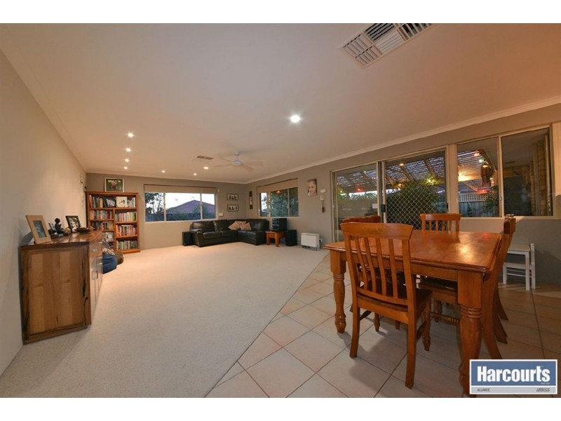 8 Vilamour Close, Currambine WA 6028
