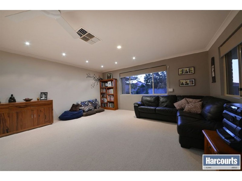 8 Vilamour Close, Currambine WA 6028