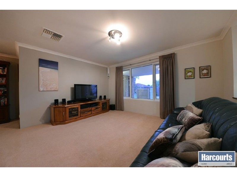 8 Vilamour Close, Currambine WA 6028