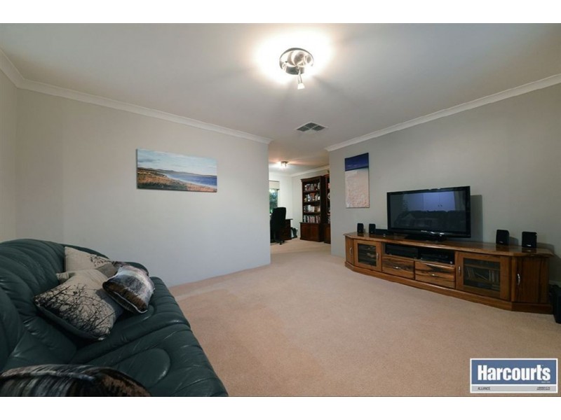 8 Vilamour Close, Currambine WA 6028