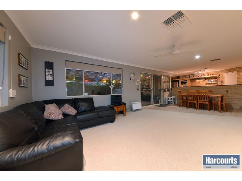8 Vilamour Close, Currambine WA 6028