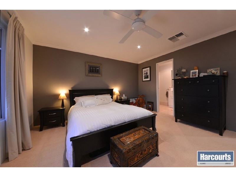 8 Vilamour Close, Currambine WA 6028