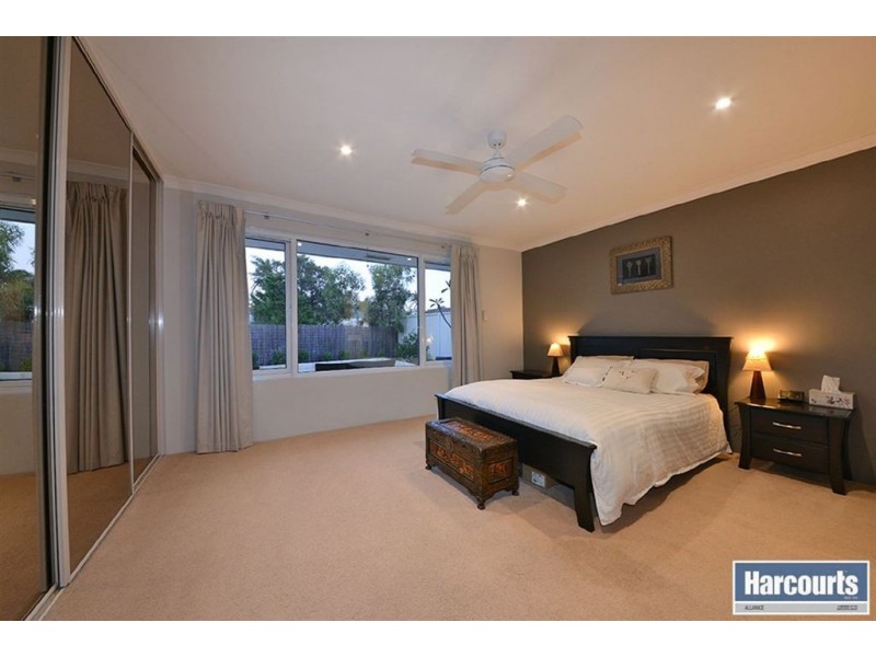 8 Vilamour Close, Currambine WA 6028