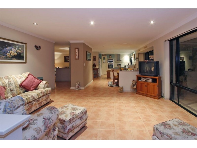 115 Sussex Bend, Lower Chittering WA 6084