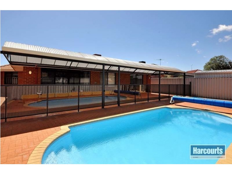 61 Palmerston Crescent, Tapping WA 6065