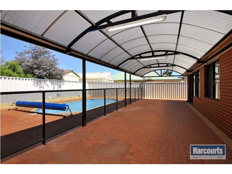 61 Palmerston Crescent, Tapping WA 6065