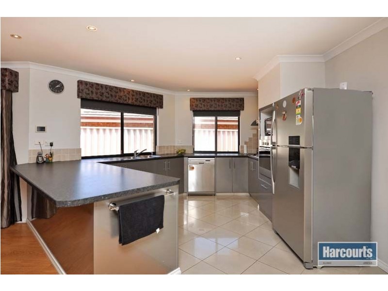 61 Palmerston Crescent, Tapping WA 6065