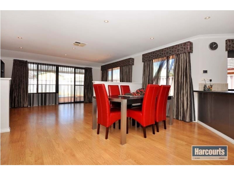 61 Palmerston Crescent, Tapping WA 6065