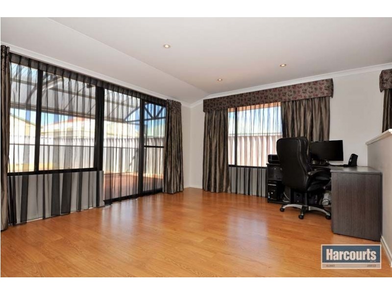 61 Palmerston Crescent, Tapping WA 6065