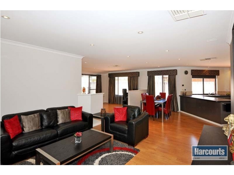 61 Palmerston Crescent, Tapping WA 6065