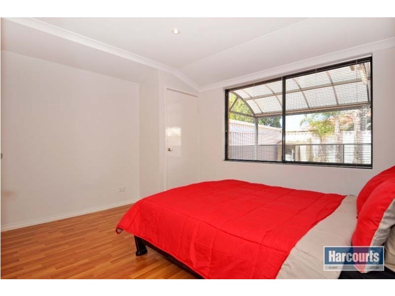 61 Palmerston Crescent, Tapping WA 6065