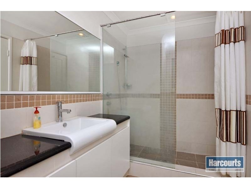 61 Palmerston Crescent, Tapping WA 6065