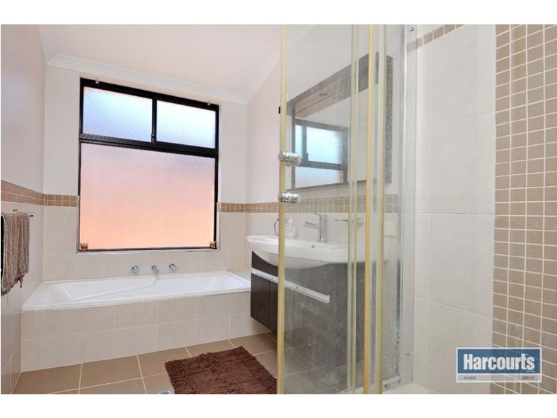 61 Palmerston Crescent, Tapping WA 6065