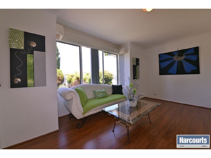 17 Meadowbrook Promenade, Currambine WA 6028