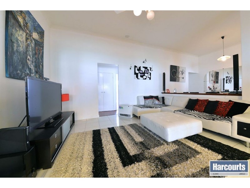 17 Meadowbrook Promenade, Currambine WA 6028