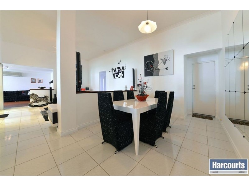 17 Meadowbrook Promenade, Currambine WA 6028