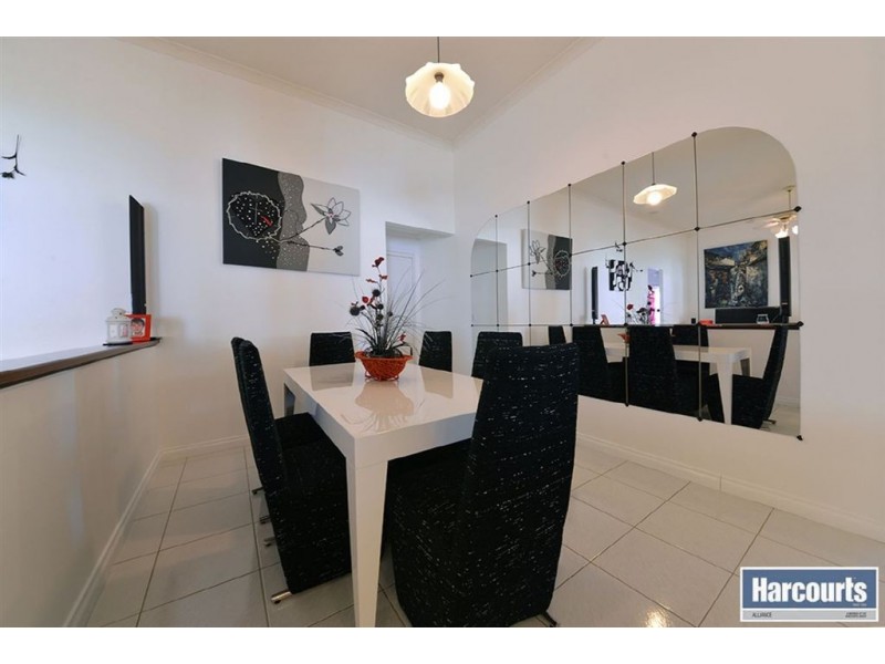 17 Meadowbrook Promenade, Currambine WA 6028