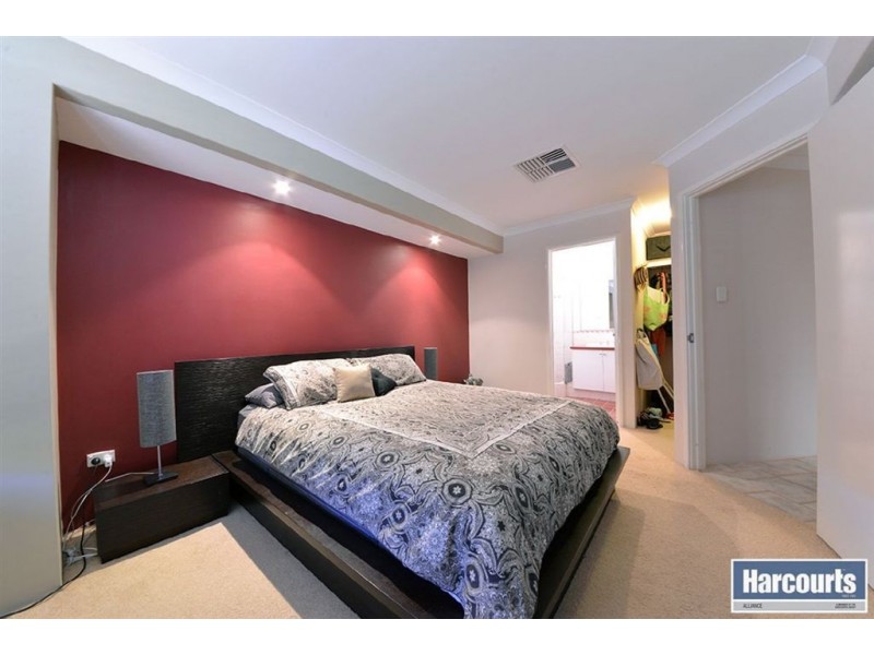 14 Tableland Way, Carramar WA 6031