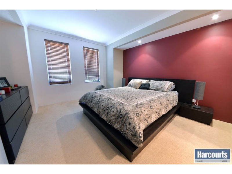 14 Tableland Way, Carramar WA 6031