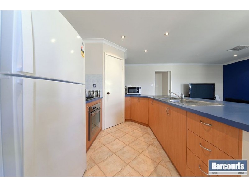 14 Tableland Way, Carramar WA 6031