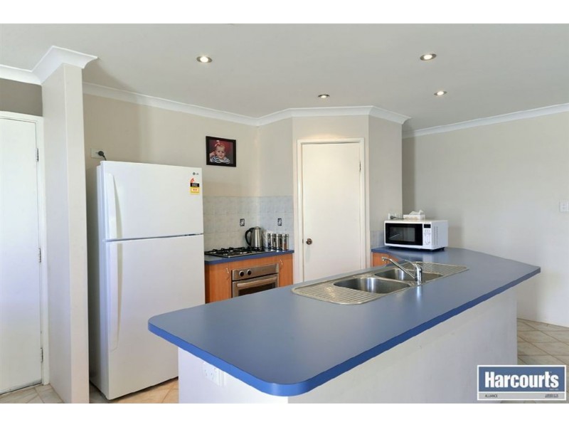 14 Tableland Way, Carramar WA 6031