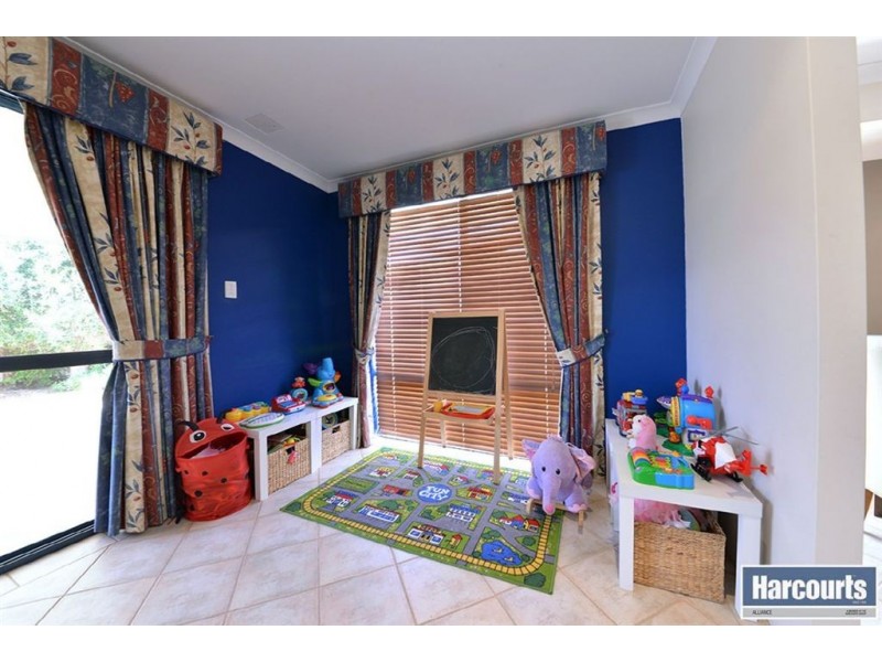 14 Tableland Way, Carramar WA 6031