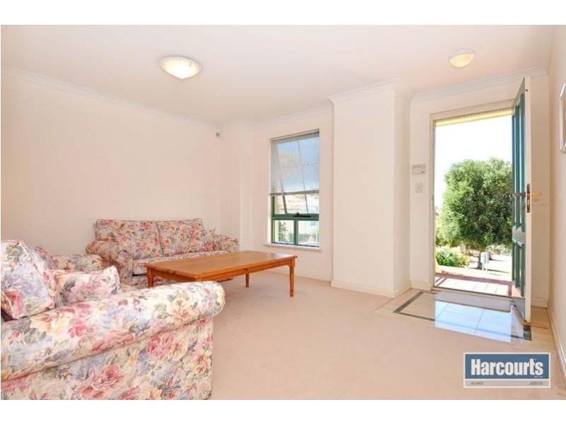 17 Long Island Pass, Connolly WA 6027