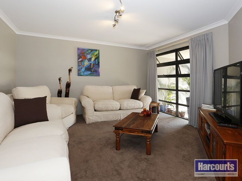 11 Ginsburg Turn, Tapping WA 6065