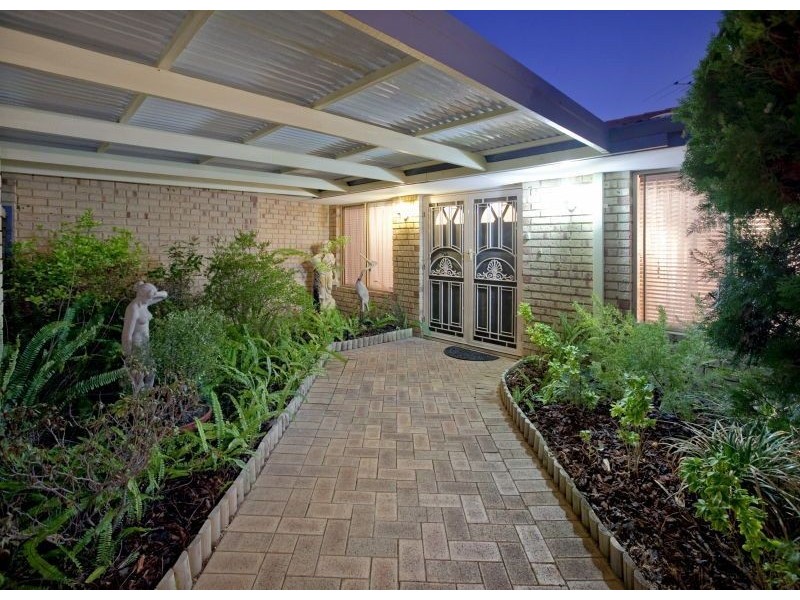 16 Camarino Drive, Woodvale WA 6026