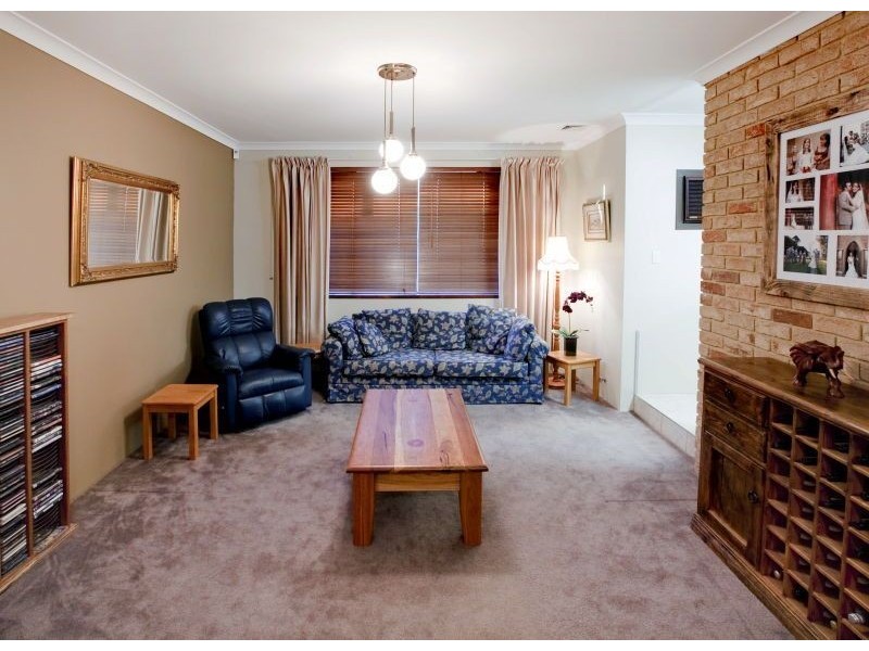 16 Camarino Drive, Woodvale WA 6026