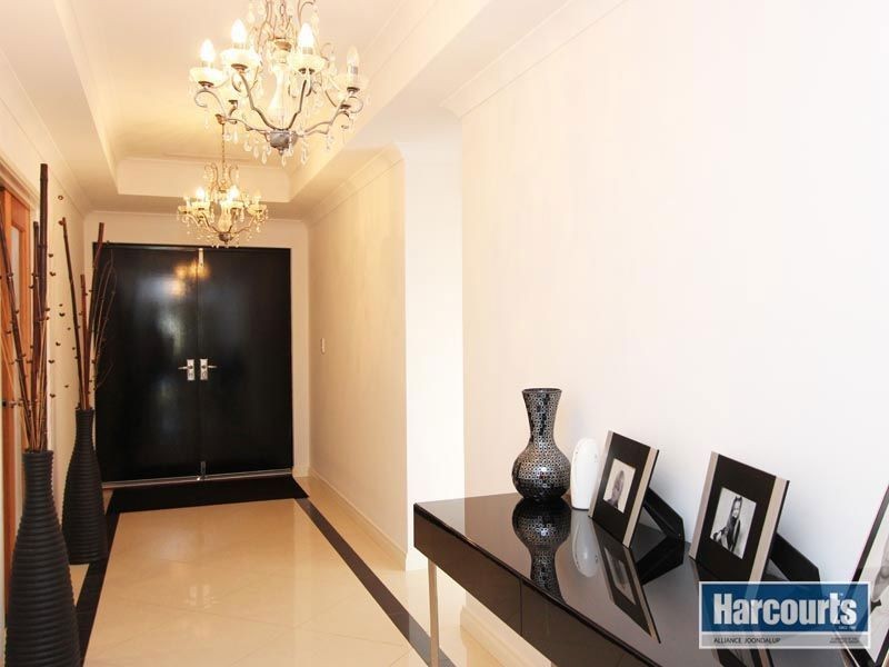 5 Skye Place, Banksia Grove WA 6031