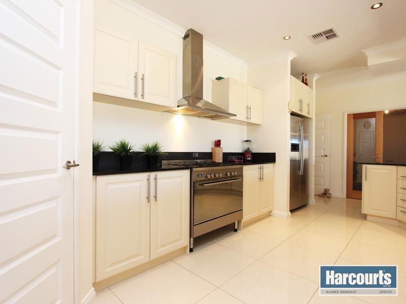 5 Skye Place, Banksia Grove WA 6031