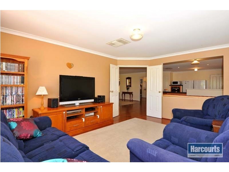 70 Macnaughton Crescent, Kinross WA 6028