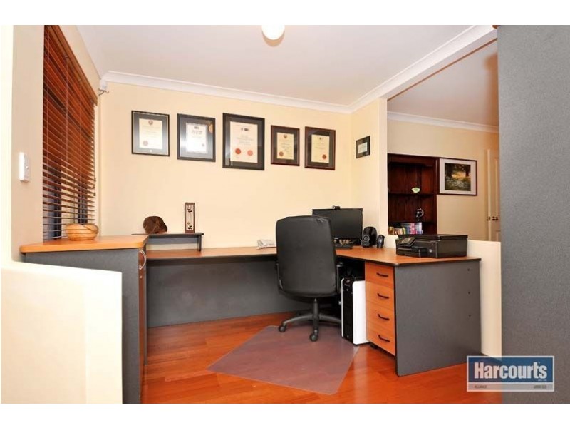 70 Macnaughton Crescent, Kinross WA 6028