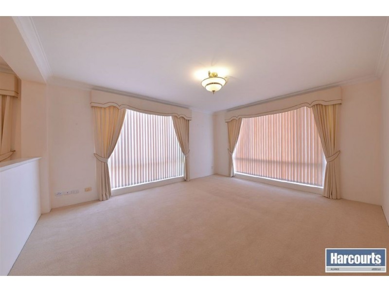 43 Canterbury Circle, Currambine WA 6028