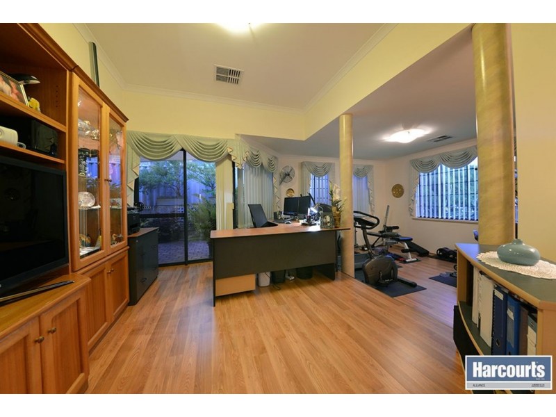 17 Bergalia Mews, Currambine WA 6028