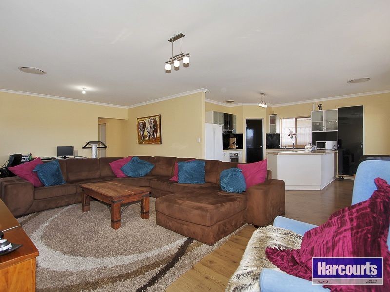 65 Watkins Loop, Tapping WA 6065