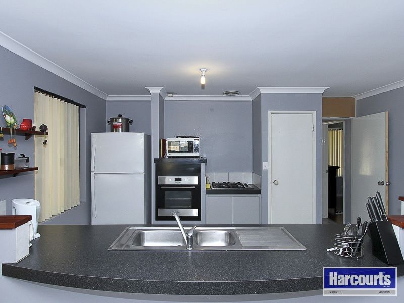 33 Monaltrie Loop, Carramar WA 6031