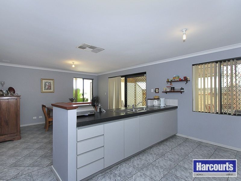33 Monaltrie Loop, Carramar WA 6031