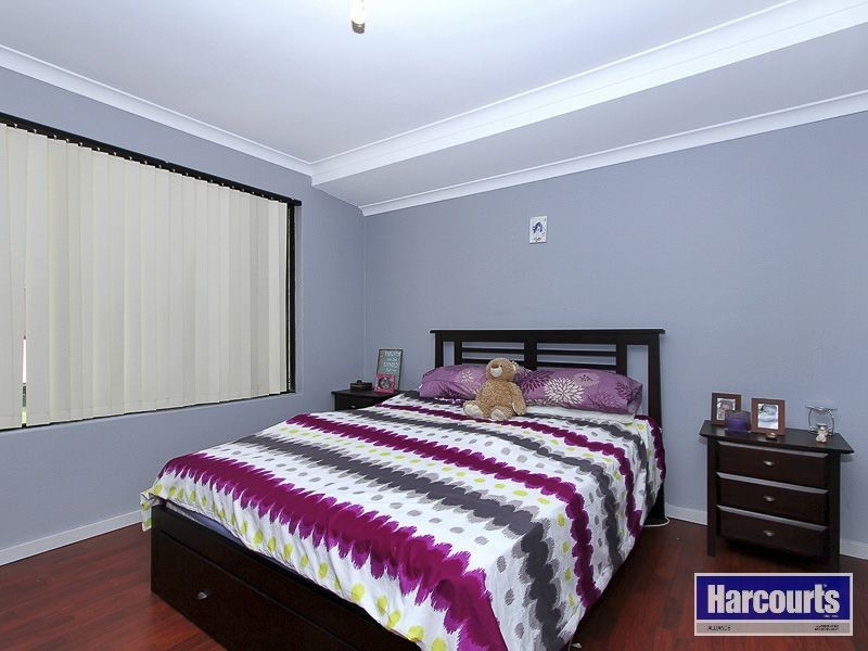 33 Monaltrie Loop, Carramar WA 6031