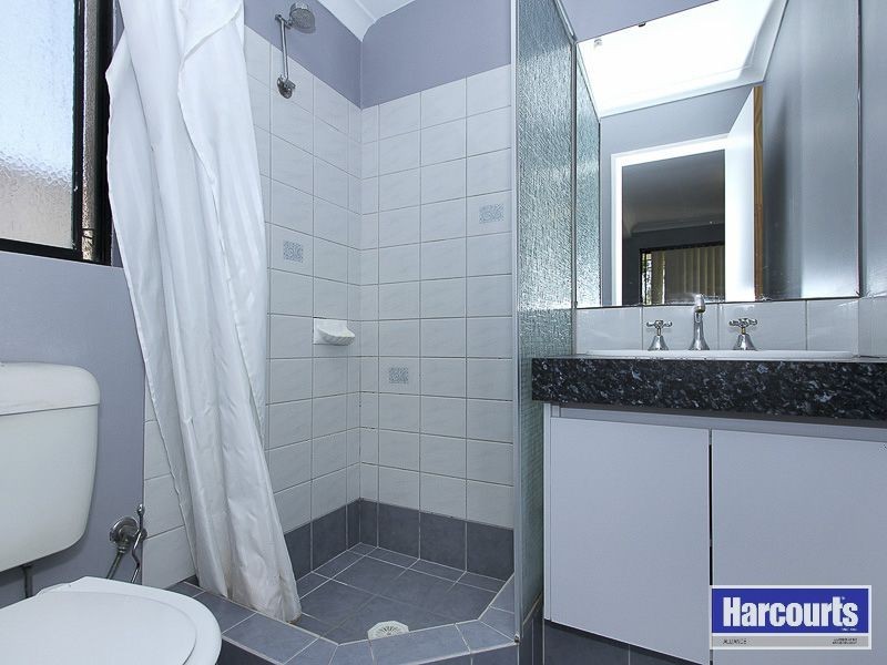 33 Monaltrie Loop, Carramar WA 6031